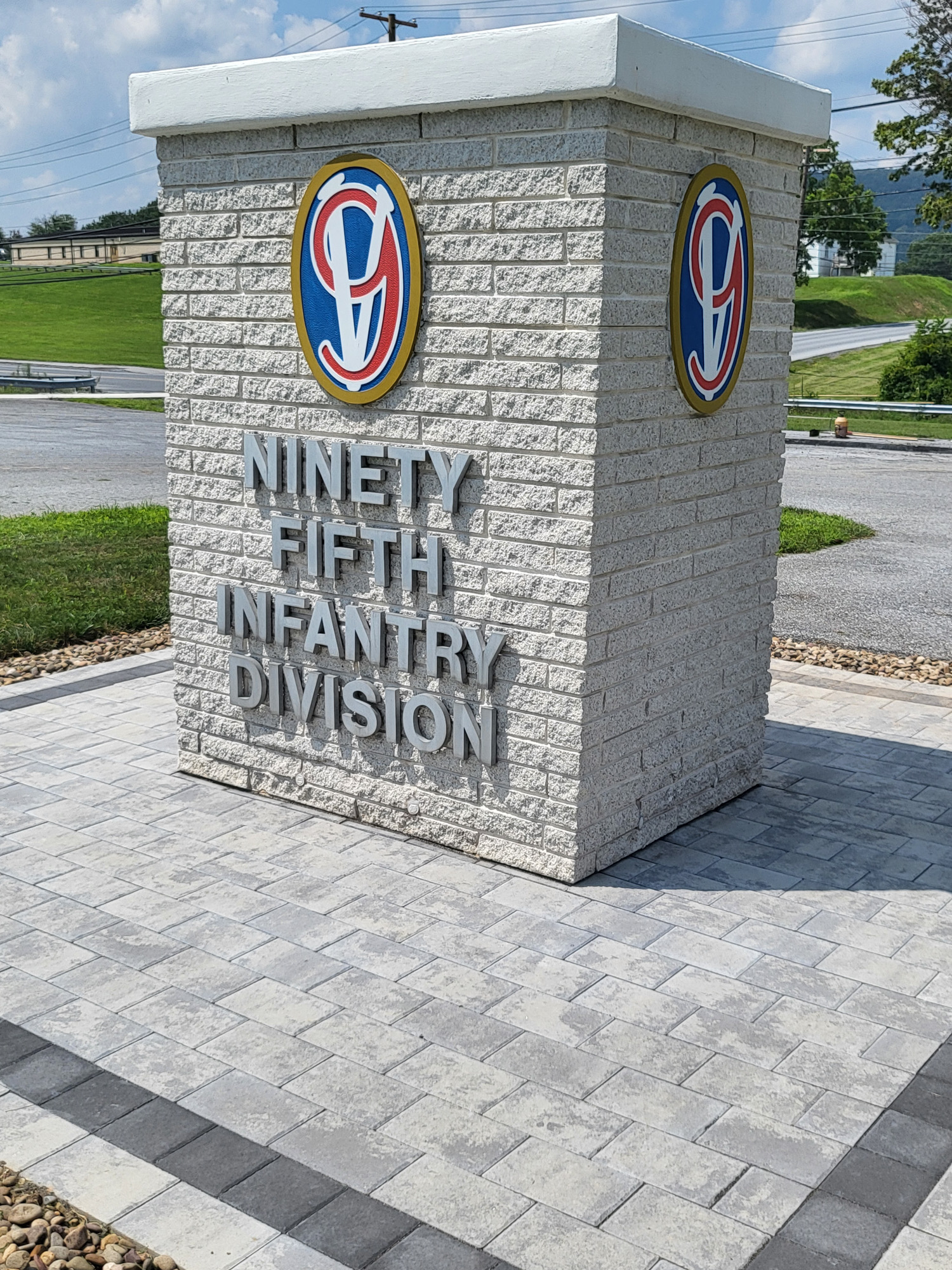 This monument was originally completed on 20 October 1990; it was rededicated on 22 September 2018.