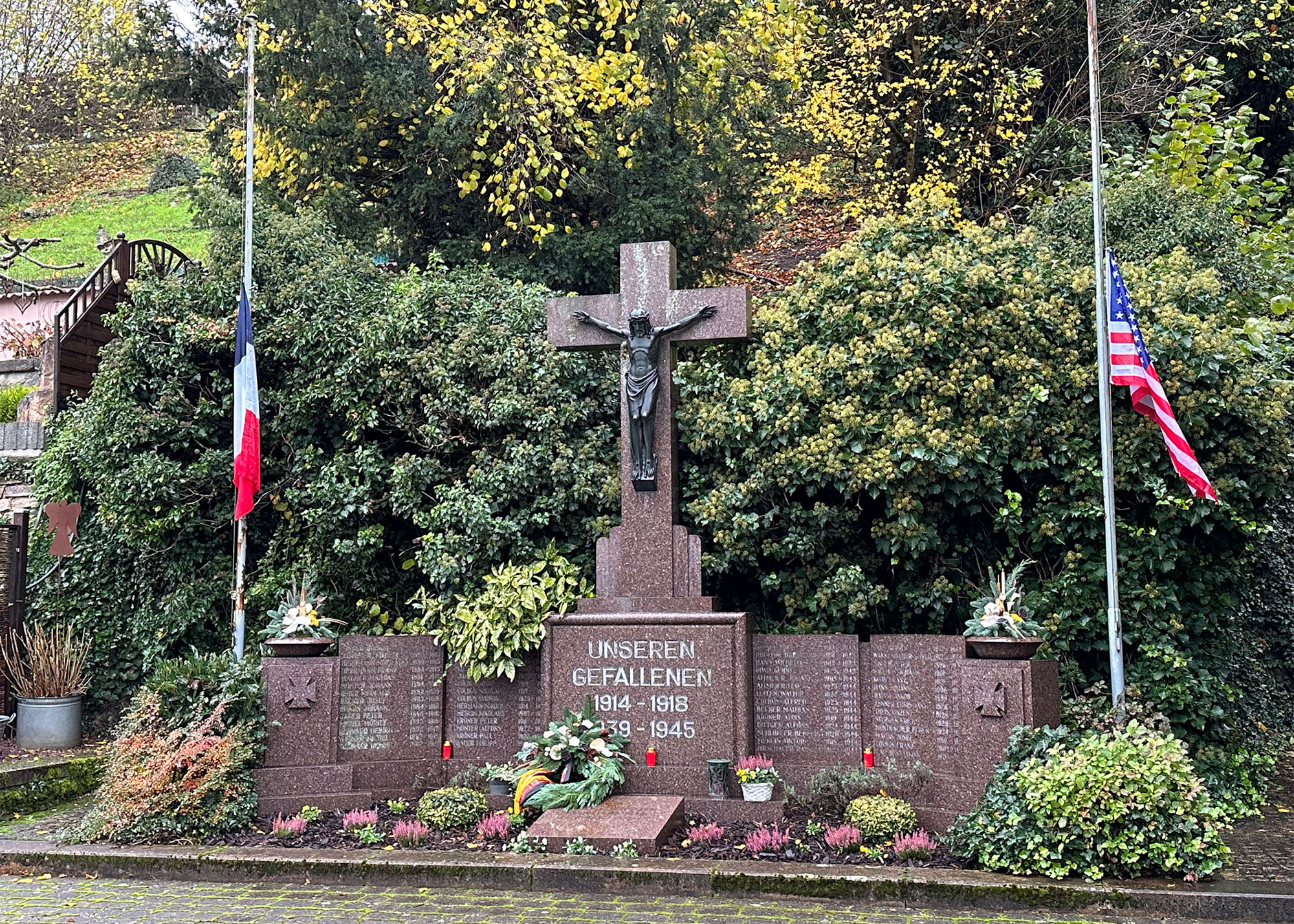 A memorial service was held at a WWI and WWII Monument in Hemmersdorf, Germany.