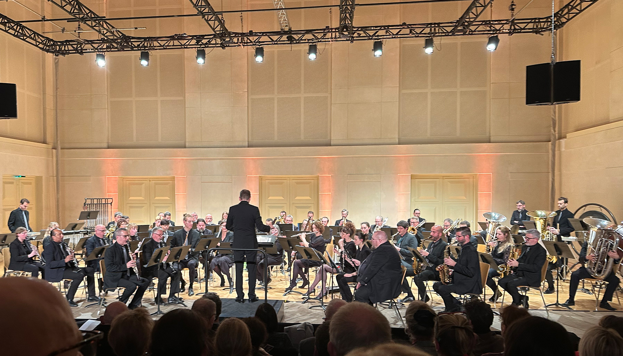 L’Harmonie municipale de Metz, under the direction of Arnaud Tutin, performed a concert at the Jean-Marie Rausch Arsenal on the evening of November 18.