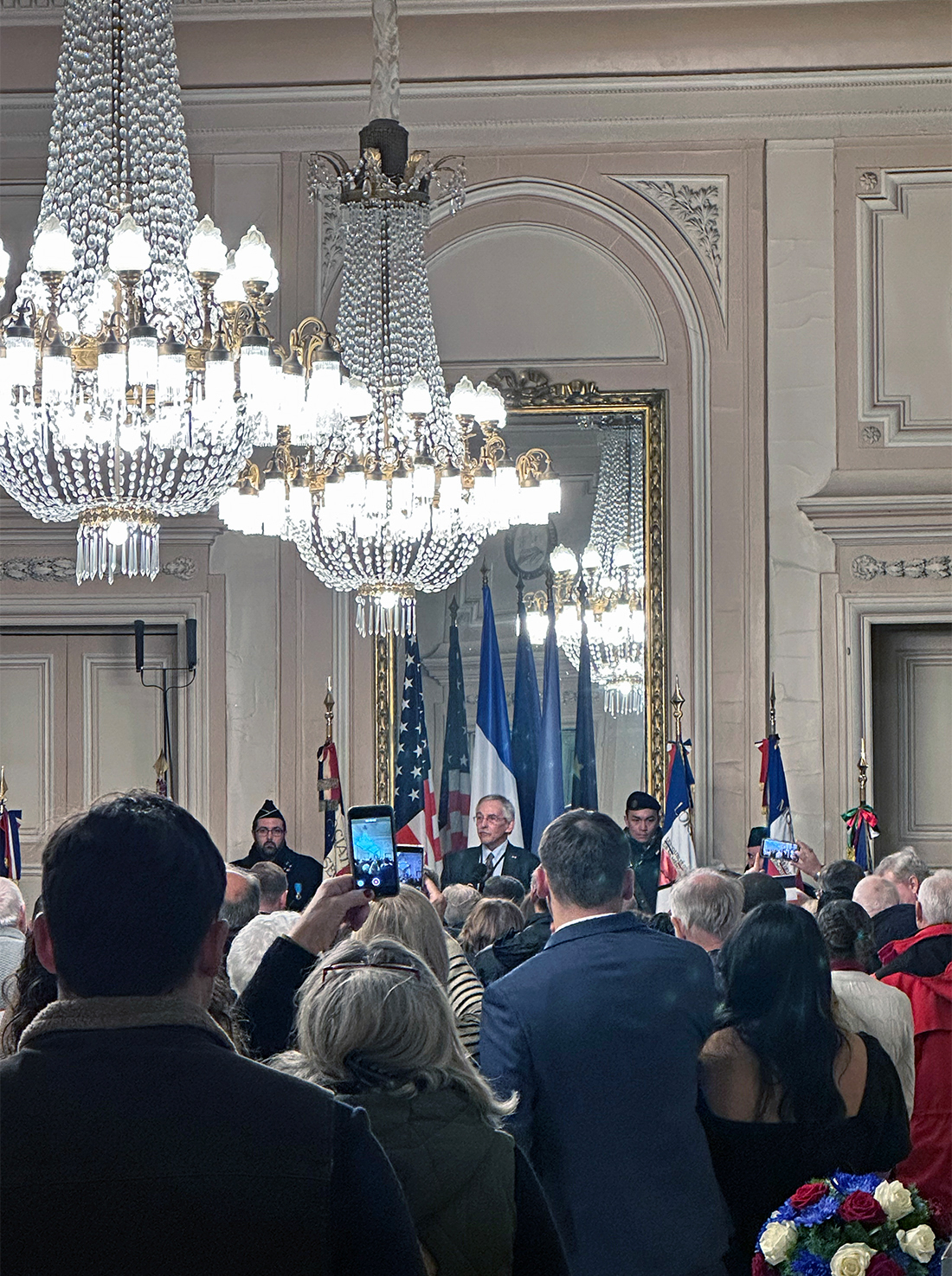 Clif Twaddle addresses the crowd at a reception at the Hôtel de Ville in Metz and presents 80th anniversary commemorative plaques to the Mayor of Metz, François Grosdidier and LEU President Michel Vorms.