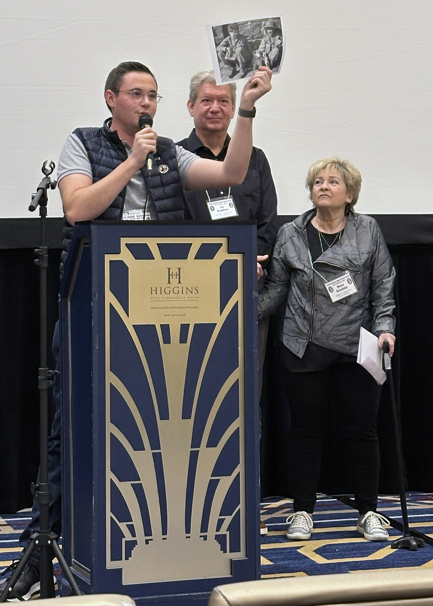Théo Muller, Jim Broadway and Nancy Broadway share their experiences researching 95th documents and photos at the National Archives.