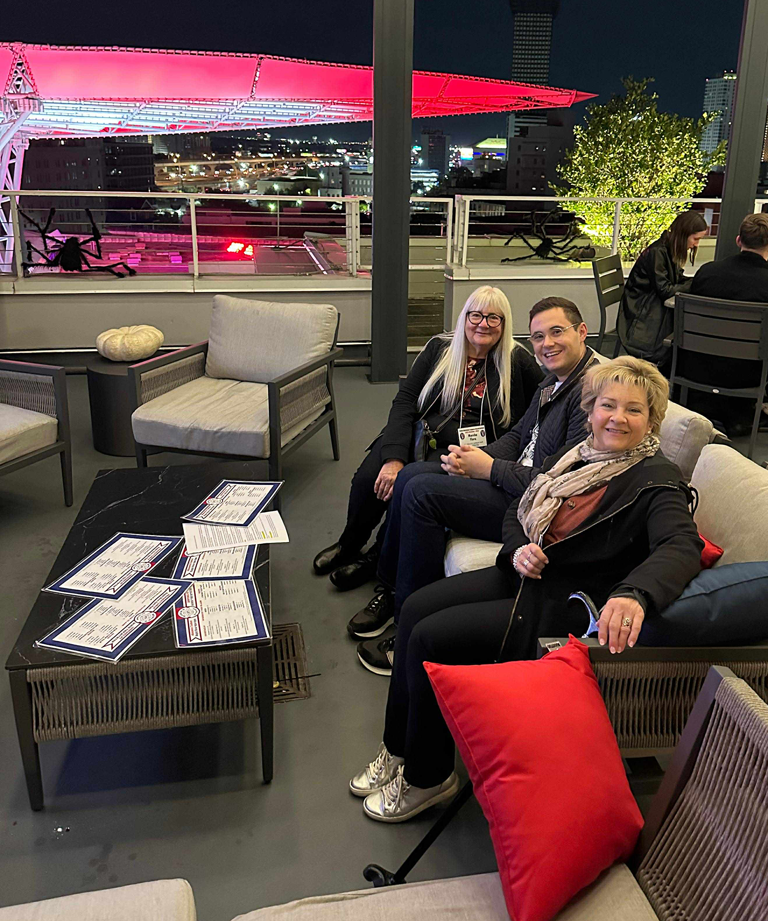 Marsha Flora, Théo Muller and Nancy Broadway at Rosie's.